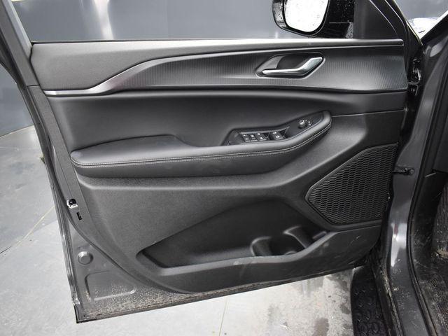 new 2025 Jeep Grand Cherokee car, priced at $47,143