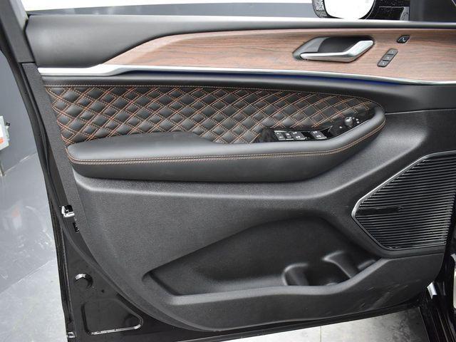 new 2025 Jeep Grand Cherokee car, priced at $68,963