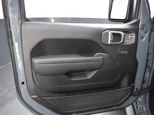 new 2025 Jeep Wrangler car, priced at $46,158