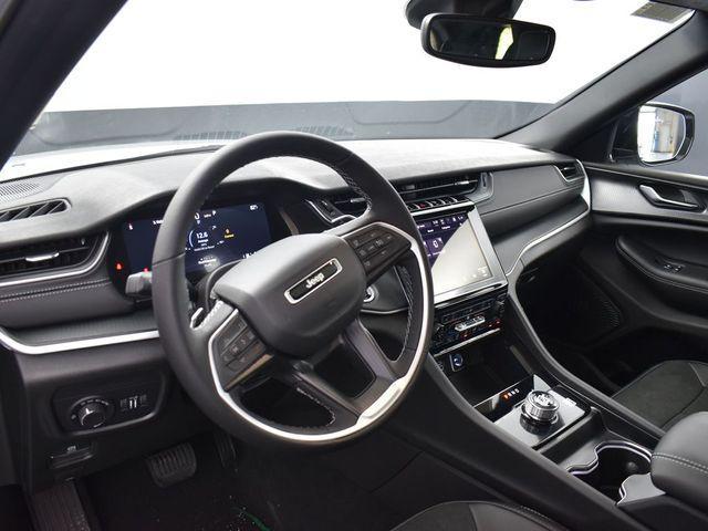 new 2025 Jeep Grand Cherokee car, priced at $40,636