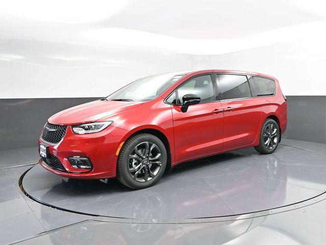 new 2026 Chrysler Pacifica car, priced at $44,548