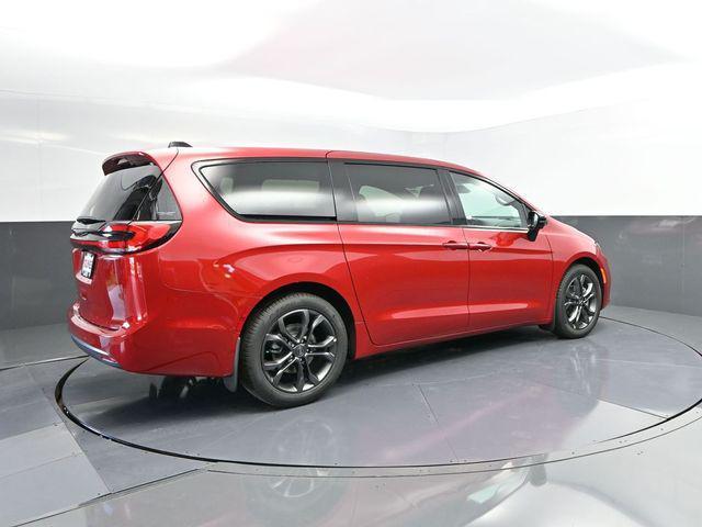 new 2026 Chrysler Pacifica car, priced at $44,548