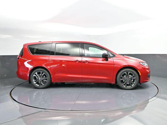 new 2026 Chrysler Pacifica car, priced at $44,548