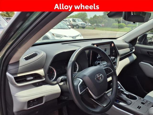 used 2023 Toyota Highlander car, priced at $34,320