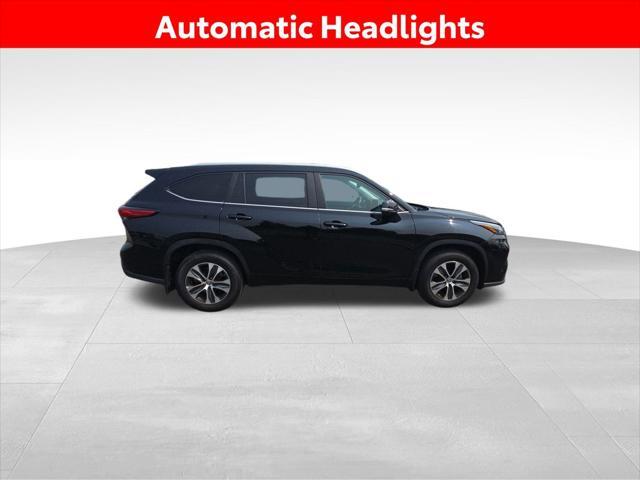 used 2023 Toyota Highlander car, priced at $34,899