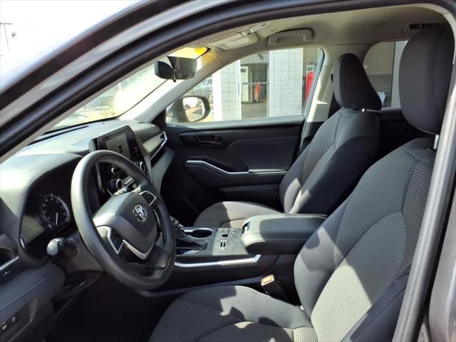 used 2023 Toyota Highlander car, priced at $32,121