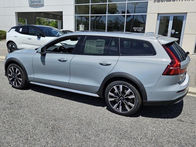 new 2025 Volvo V60 Cross Country car