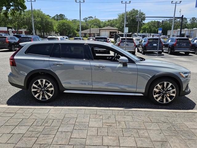 new 2025 Volvo V60 Cross Country car