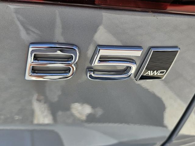 new 2025 Volvo V60 Cross Country car