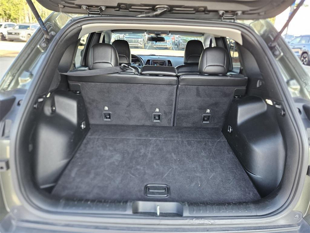 used 2019 Jeep Cherokee car, priced at $17,495