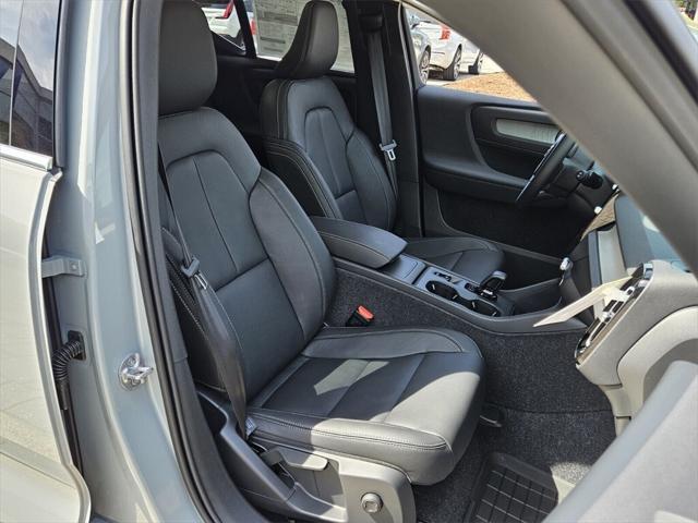 new 2025 Volvo XC40 car, priced at $45,485