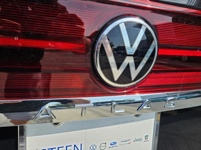 new 2025 Volkswagen Atlas car, priced at $55,221