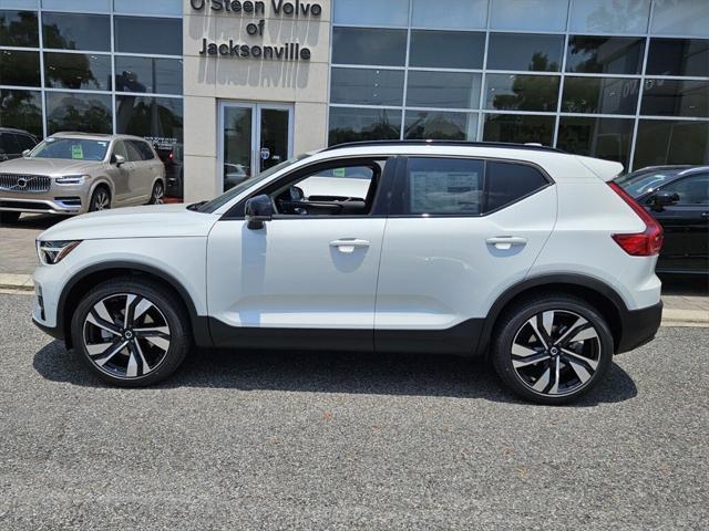 new 2025 Volvo XC40 car