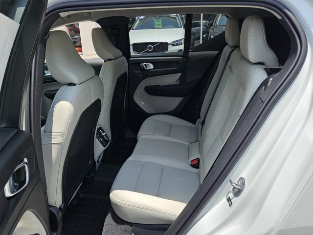 new 2025 Volvo XC40 car