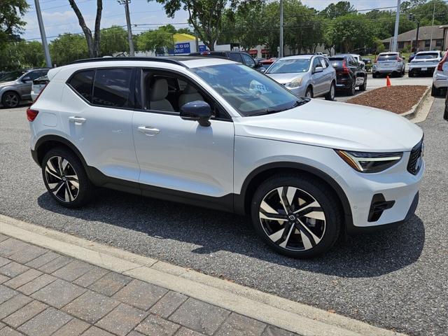 new 2025 Volvo XC40 car