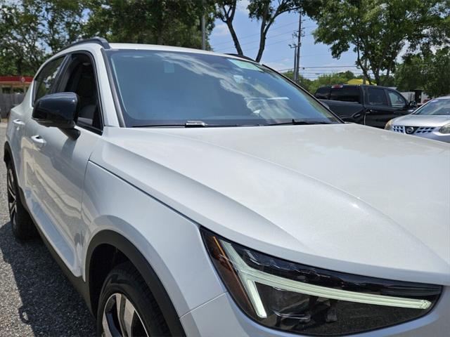 new 2025 Volvo XC40 car