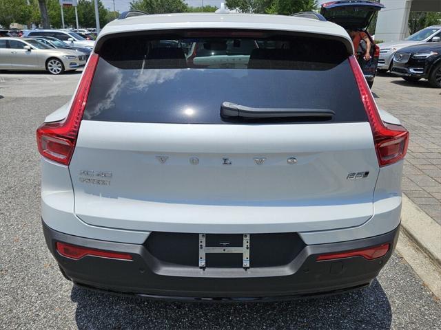 new 2025 Volvo XC40 car