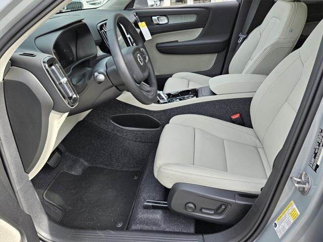 new 2025 Volvo XC40 car, priced at $47,765