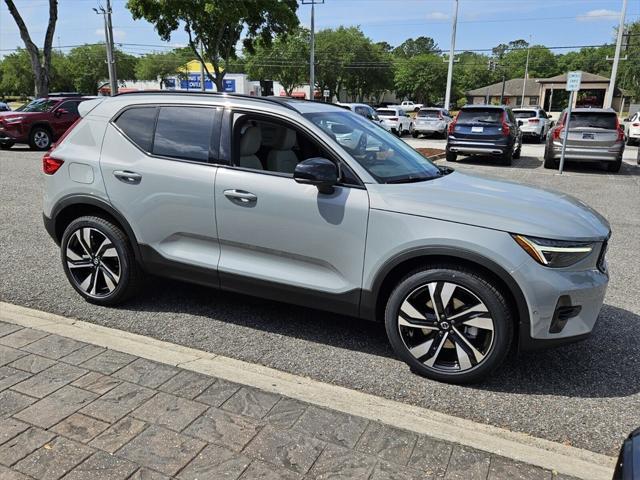 new 2025 Volvo XC40 car