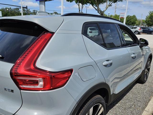 new 2025 Volvo XC40 car