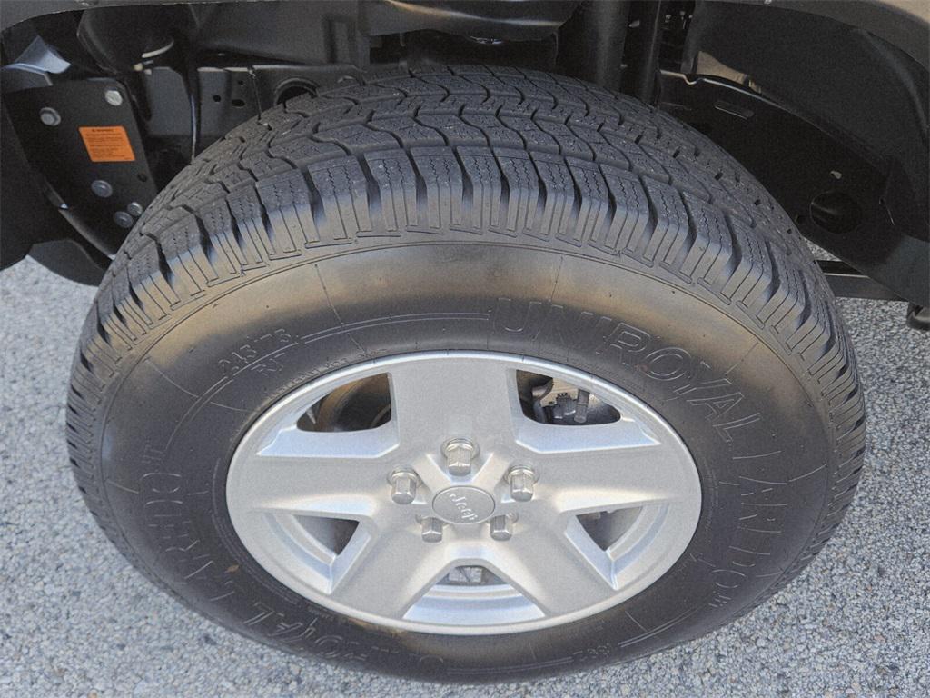 used 2022 Jeep Gladiator car, priced at $29,395