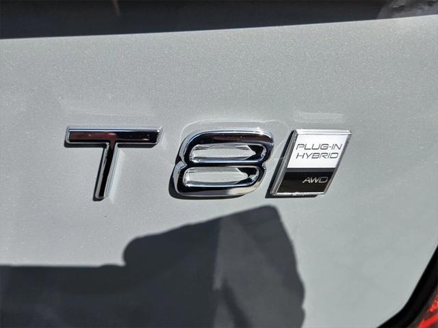 new 2025 Volvo XC90 Plug-In Hybrid car