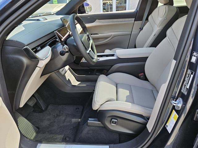 new 2025 Volvo EX90 car