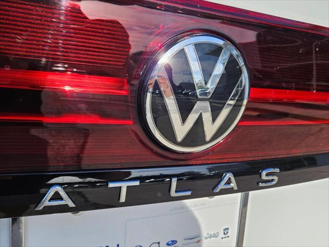 new 2025 Volkswagen Atlas car, priced at $50,051