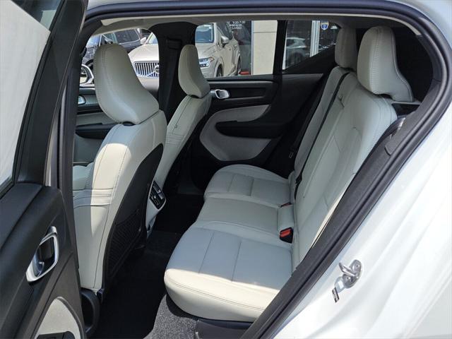new 2025 Volvo XC40 car