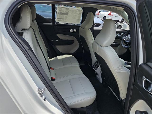 new 2025 Volvo XC40 car