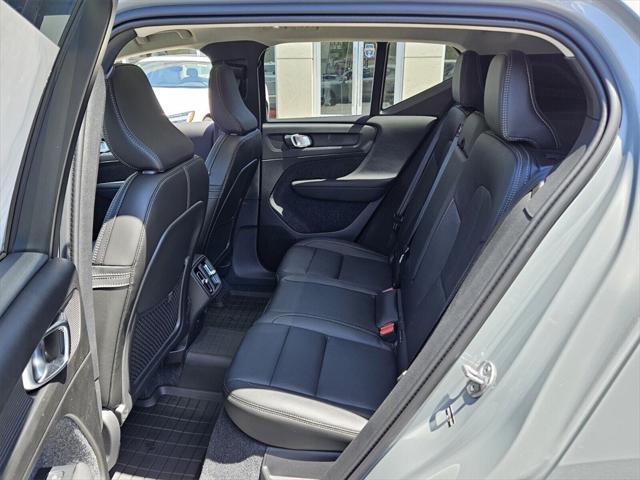 new 2025 Volvo XC40 car, priced at $45,485