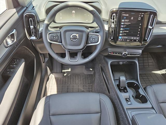 new 2025 Volvo XC40 car, priced at $45,485