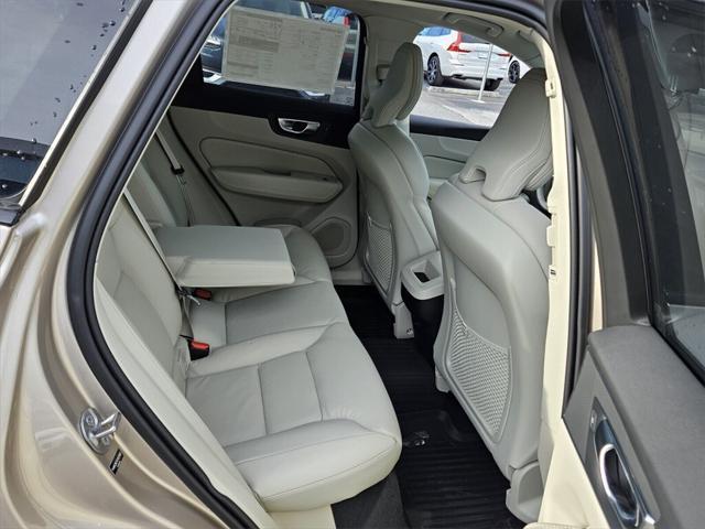 new 2025 Volvo XC60 car