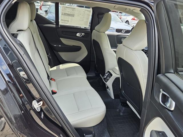 new 2025 Volvo XC40 car