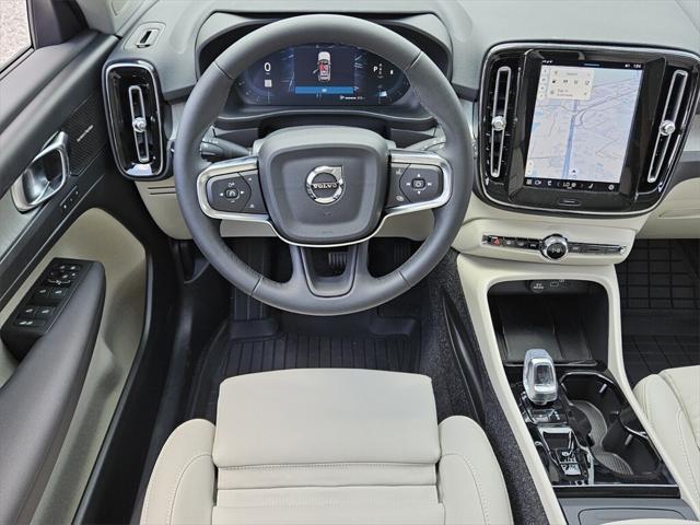 new 2025 Volvo XC40 car
