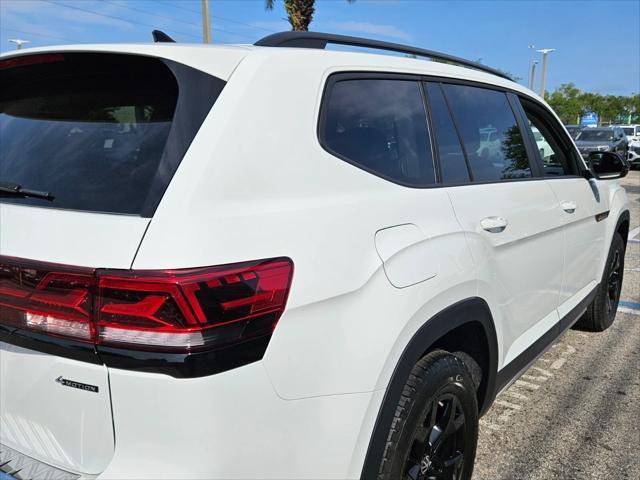 new 2025 Volkswagen Atlas car, priced at $49,646
