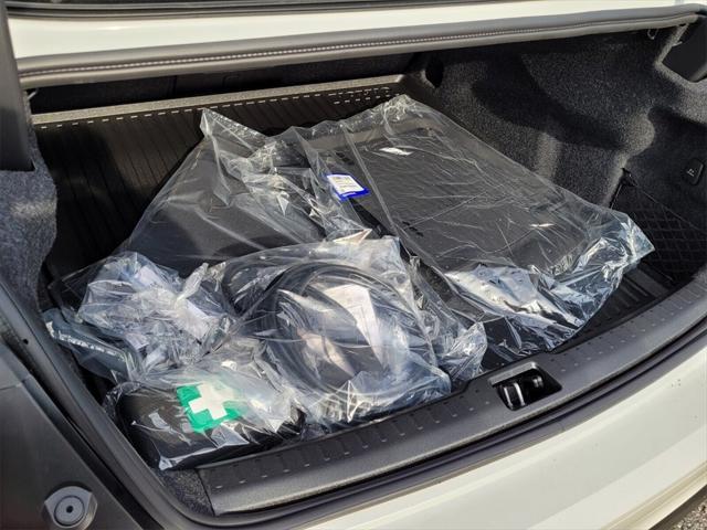 new 2024 Volvo S60 Recharge Plug-In Hybrid car