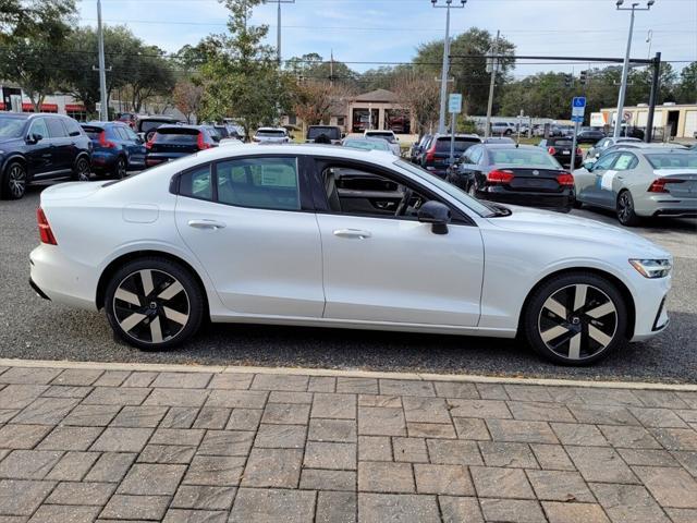 new 2024 Volvo S60 Recharge Plug-In Hybrid car