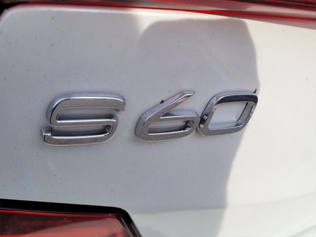 new 2024 Volvo S60 Recharge Plug-In Hybrid car