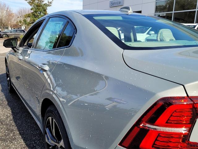 new 2024 Volvo S60 car