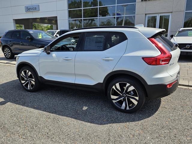 new 2025 Volvo XC40 car