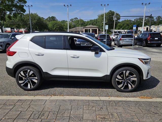 new 2025 Volvo XC40 car
