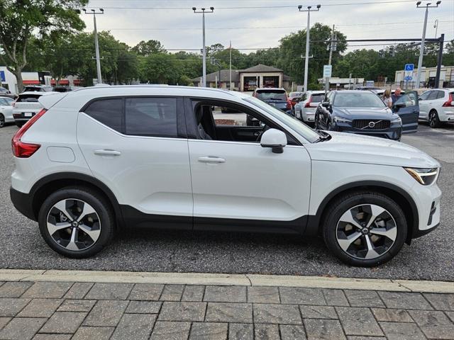new 2025 Volvo XC40 car