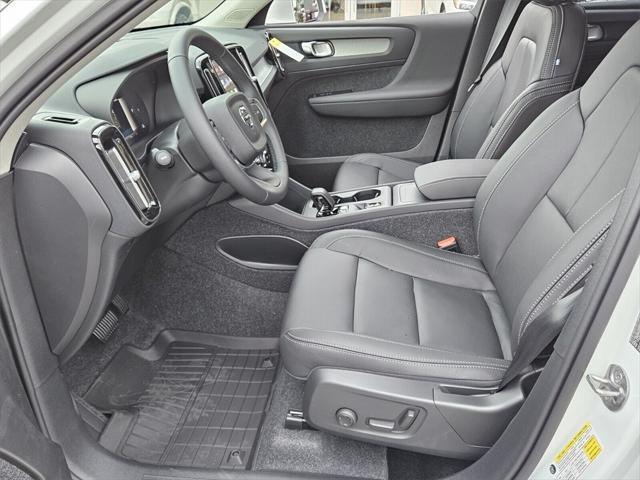 new 2025 Volvo XC40 car