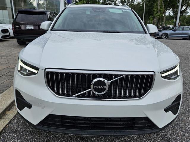 new 2025 Volvo XC40 car