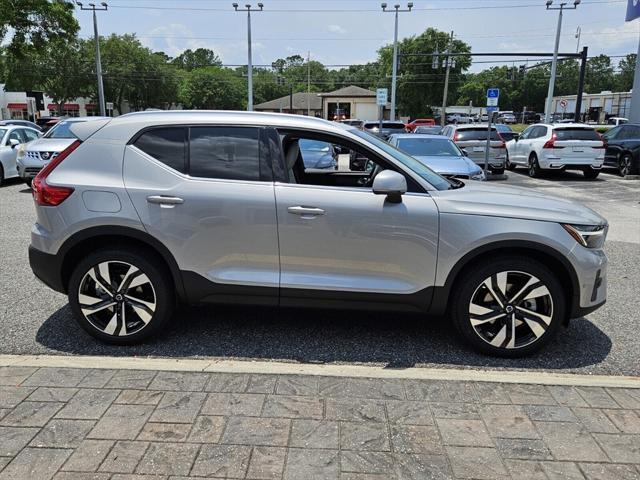 new 2025 Volvo XC40 car