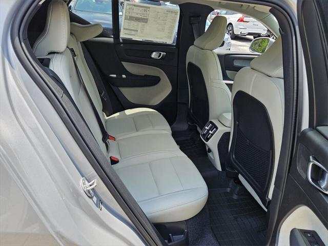 new 2025 Volvo XC40 car