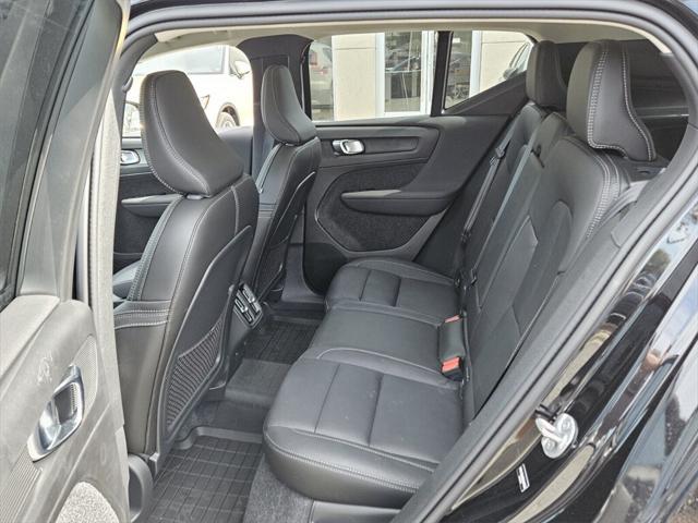 new 2025 Volvo XC40 car, priced at $45,465