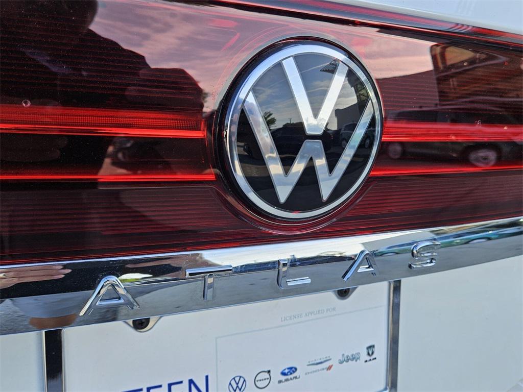 new 2025 Volkswagen Atlas car, priced at $49,011