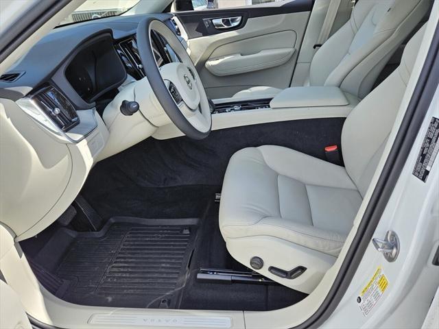 new 2025 Volvo XC60 car